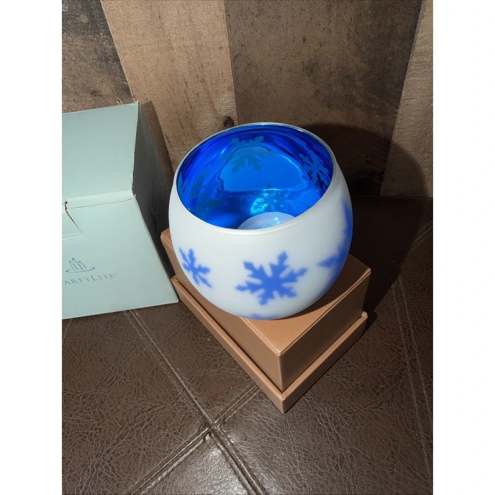PartyLite P8676U Snowflake Tealight Votive Candle Holder Frosted Blue White - Picture 5 of 13